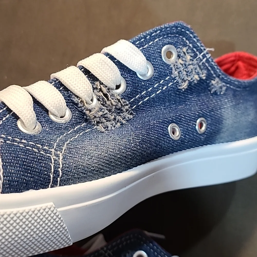 Women's Bobbie & Brooks blue and red Sneakers size 8 - Picture 8 of 8